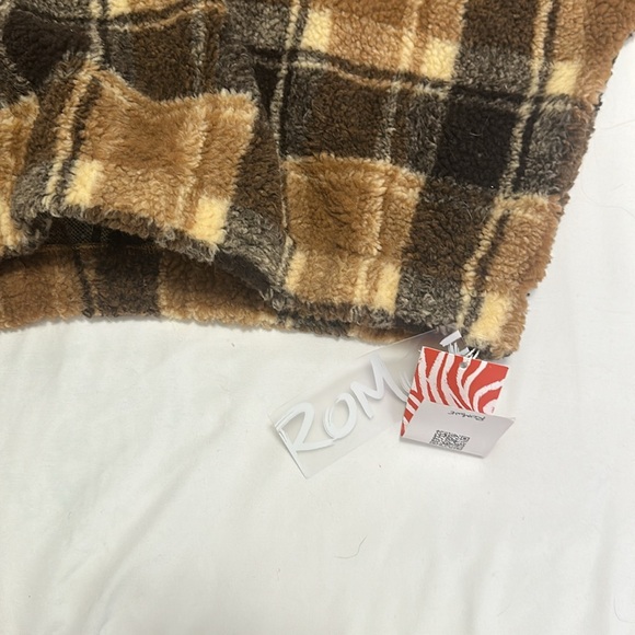 3/$40 NWT Cropped teddy bear jacket 1/4 zip large - Picture 3 of 4